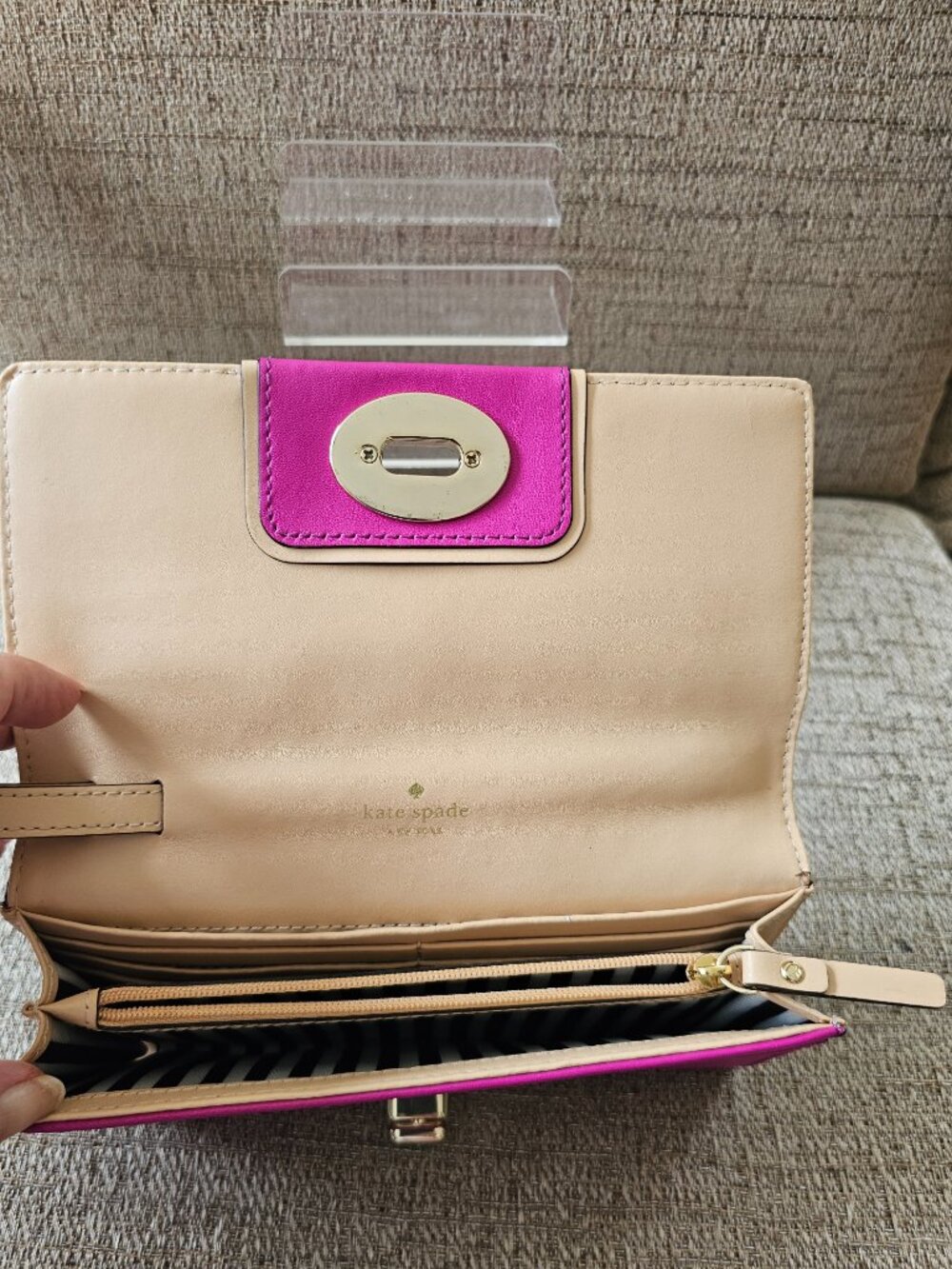 Kate Spade New York Turn Lock Leather Wallet – Fuchsia & Cream - Picture 4 of 7